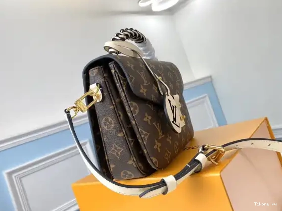 Affordable LOUIS VUITTON POCHETTE METIS 0605